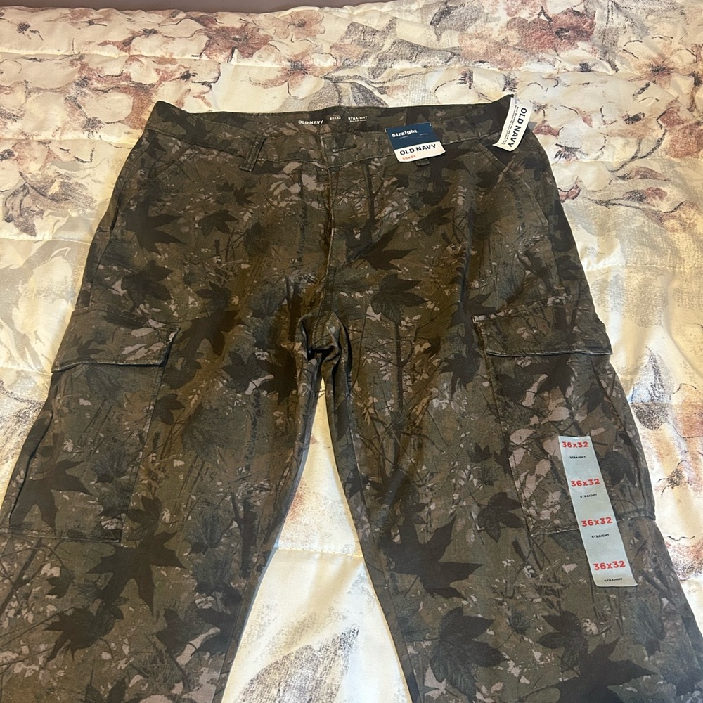 Old Navy Green and Brown Cargo Pants Durable Outdoor Wear